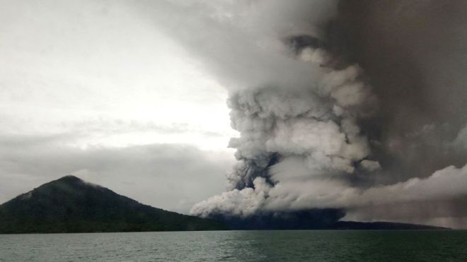 L'eruzione dell'Anak Krakatoa