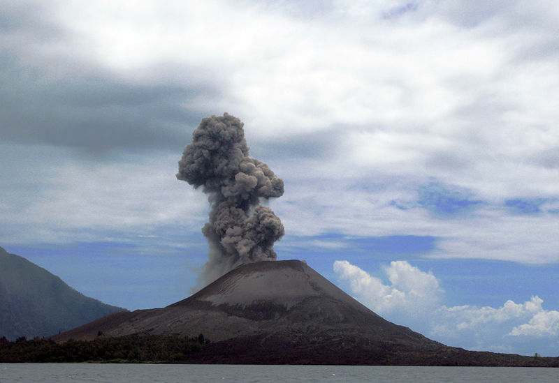 Il vulcano Anak Krakatoa